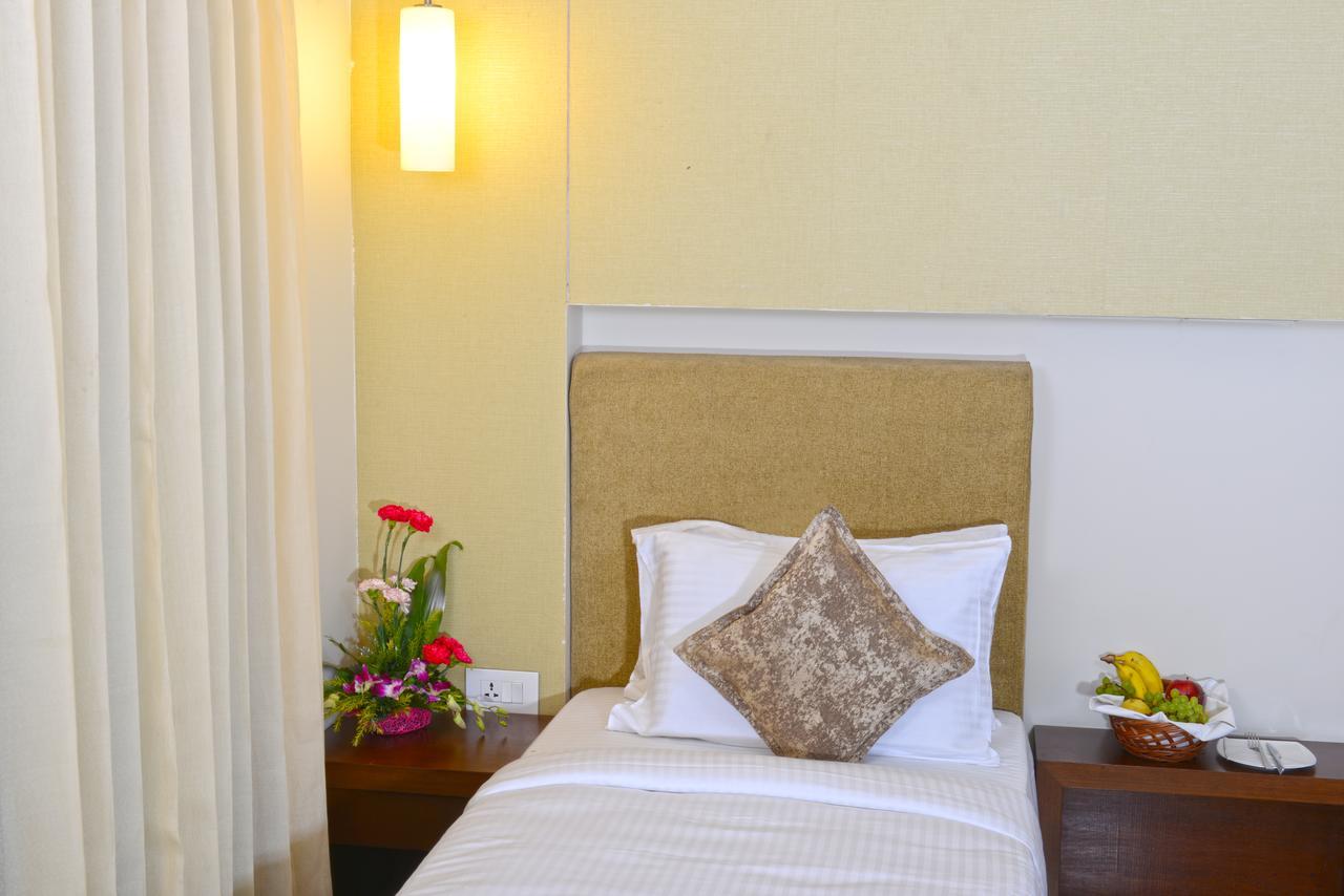 Visitel - A Boutique Hotel Калькутта Экстерьер фото