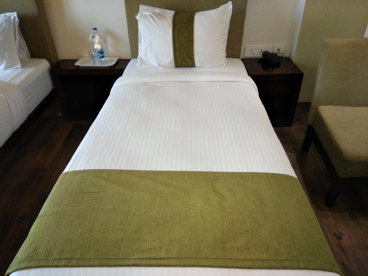 Visitel - A Boutique Hotel Калькутта Экстерьер фото