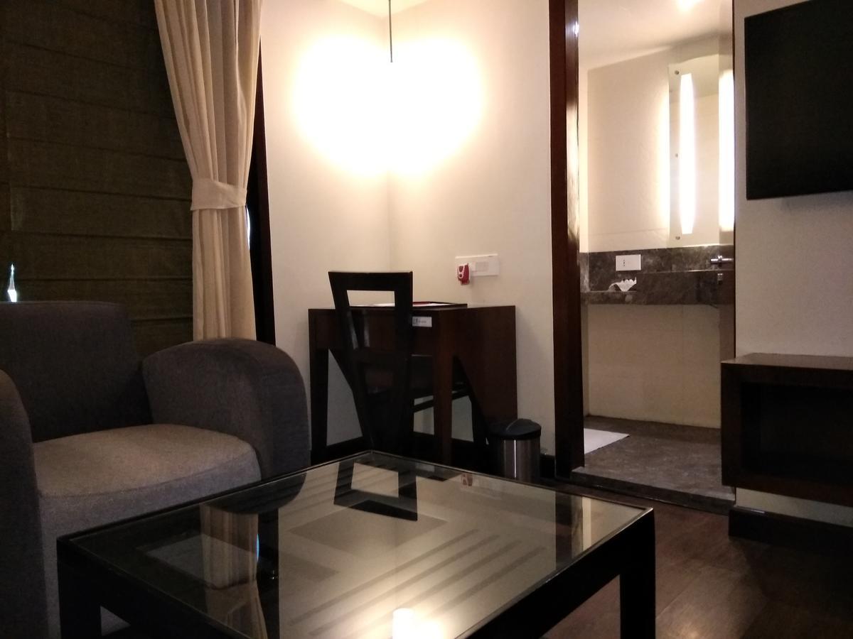 Visitel - A Boutique Hotel Калькутта Экстерьер фото